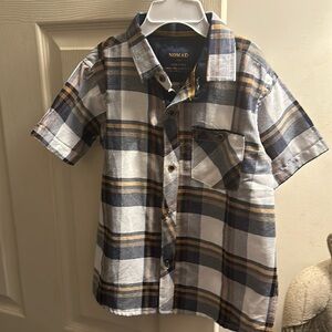 Collared shirt sleeve shirt